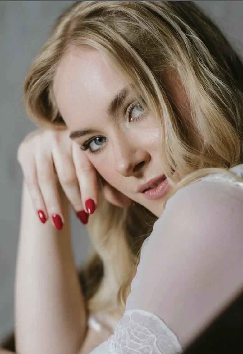 Close portrait of a bride with delicate makeup and a soft gaze